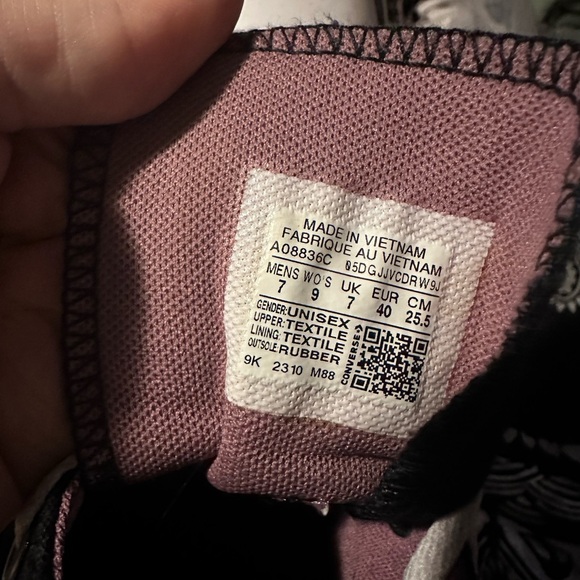 Unisex size 9 in women’s size 7.5 in men’s custom black converses - Picture 3 of 3